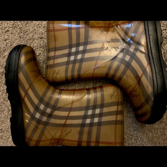 Little Girls Burberry rain boots - Picture 3 of 6